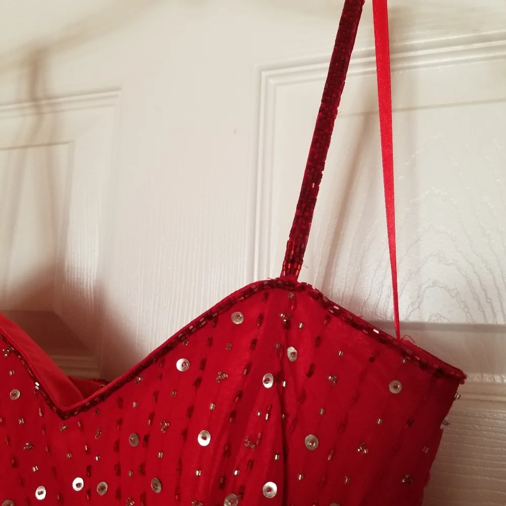 Elegant Red Silk Evening Dress with Sequins and Beads, Size 8 - Picture 11 of 11